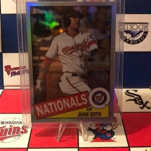 Juan Soto baseball card